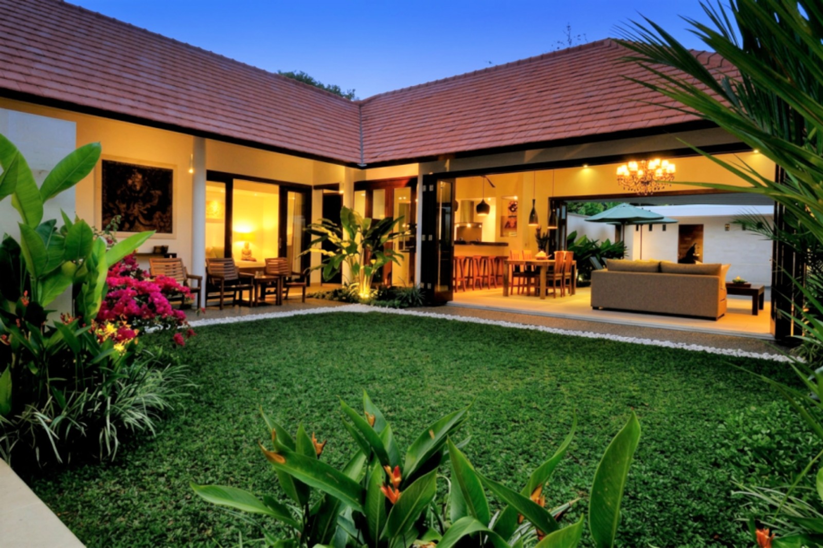 Chris-Jennifer Residence